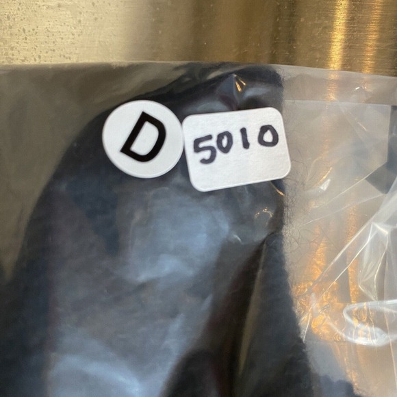 Trina Turk Lambswool Sweater Shrug Poncho Scarf‎ Wrap Soft - Picture 7 of 7